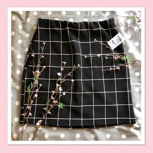 ✨4/$20✨ NWT Charlotte Russe Elastic Waist Skirt